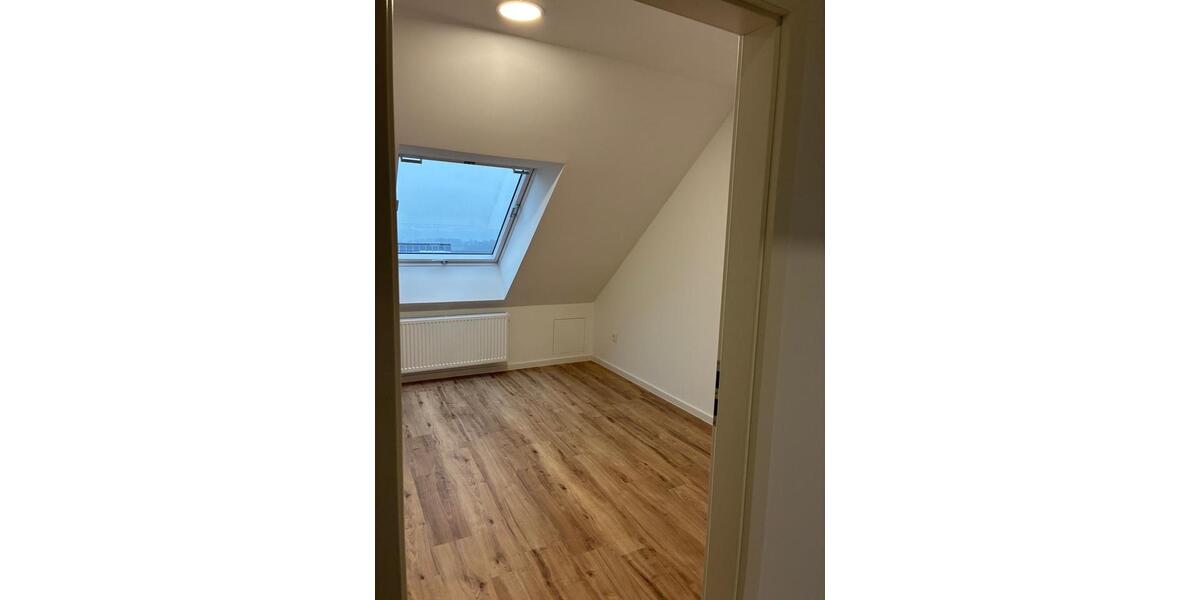 Dachgeschoßwohnung Rösrath - 3.5 Zimmer, 67 m&sup2;, 1.150&euro; | Angebot:24763824