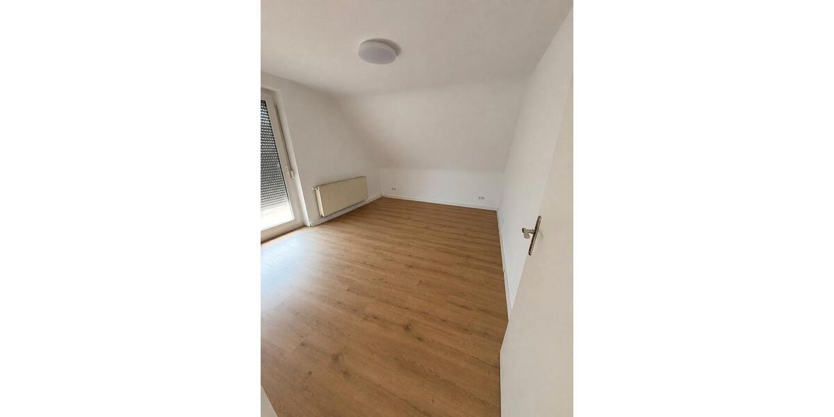 Dachgeschoßwohnung Leinfelden-Echterdingen Echterdingen - 4 Zimmer, 70 m&sup2;, 1.200&euro; | Angebot:27594220
