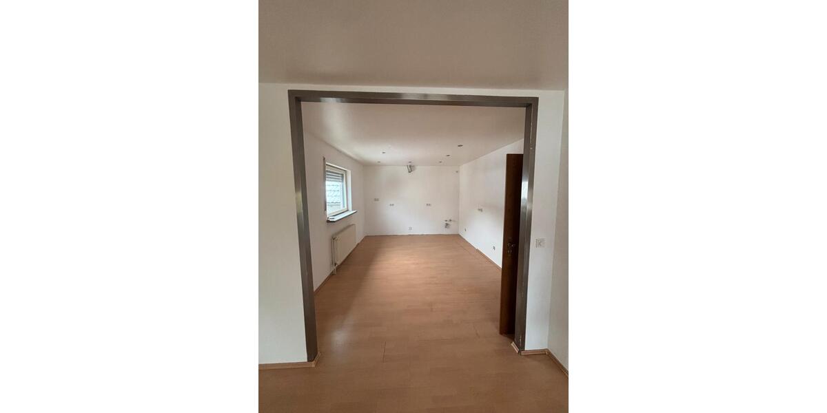 Große, helle 4-ZKB-Wohnung (85 qm) in ruhiger Lage in Elm 4 zimmer