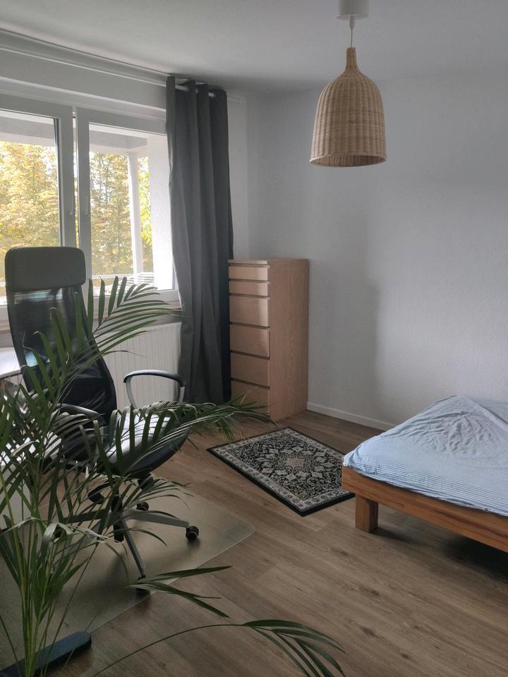 3-Zimmer-Dachgeschoßwohnung mit Südbalkon & EBK in Linden-Mitte