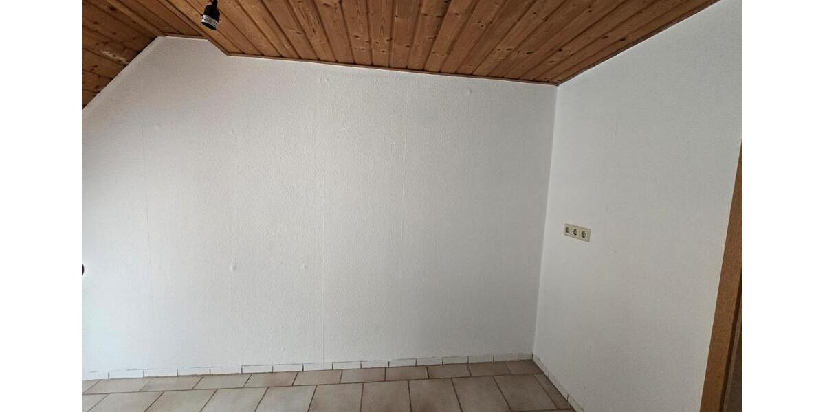 Dachgeschoßwohnung Weißenfels - 2.5 Zimmer, 67 m&sup2;, 400&euro; | Angebot:25805154