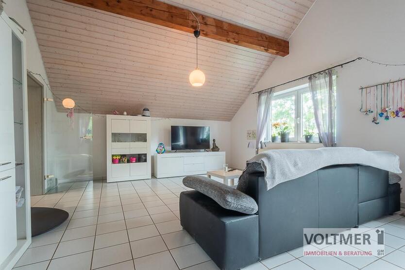 DACHPERLE - lichtdurchflutete Dachgeschosswohnung mit Einbauküche in HomburgEinöd! zimmer