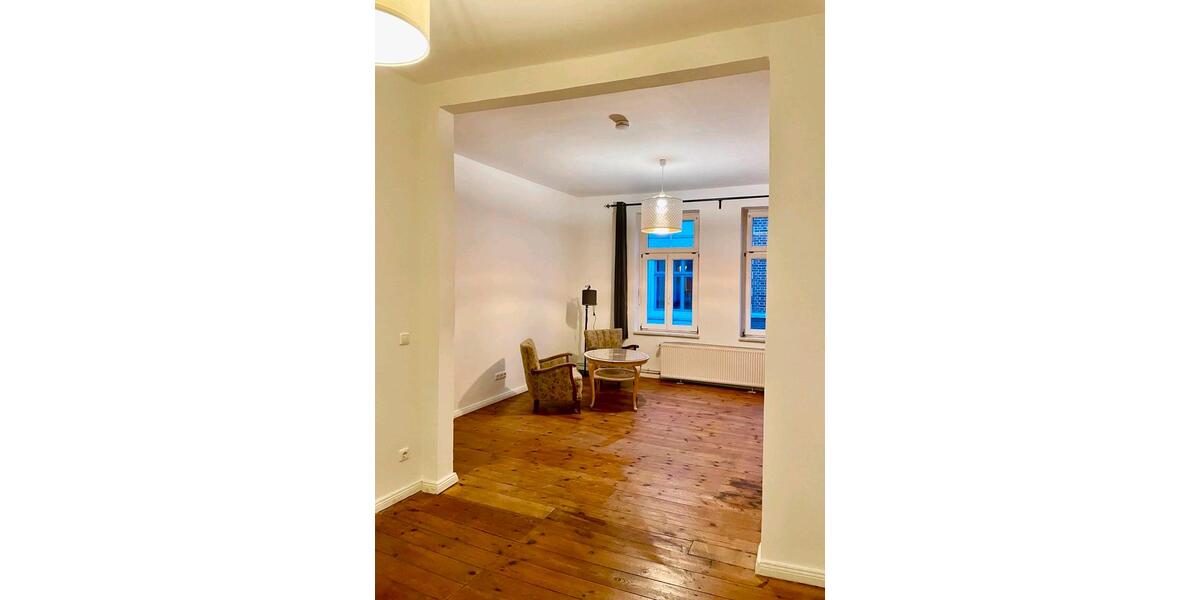 WG Zimmer in einer Altbauwohnung in guter Lage (5 Zi, je 24 qm) 5 zimmer