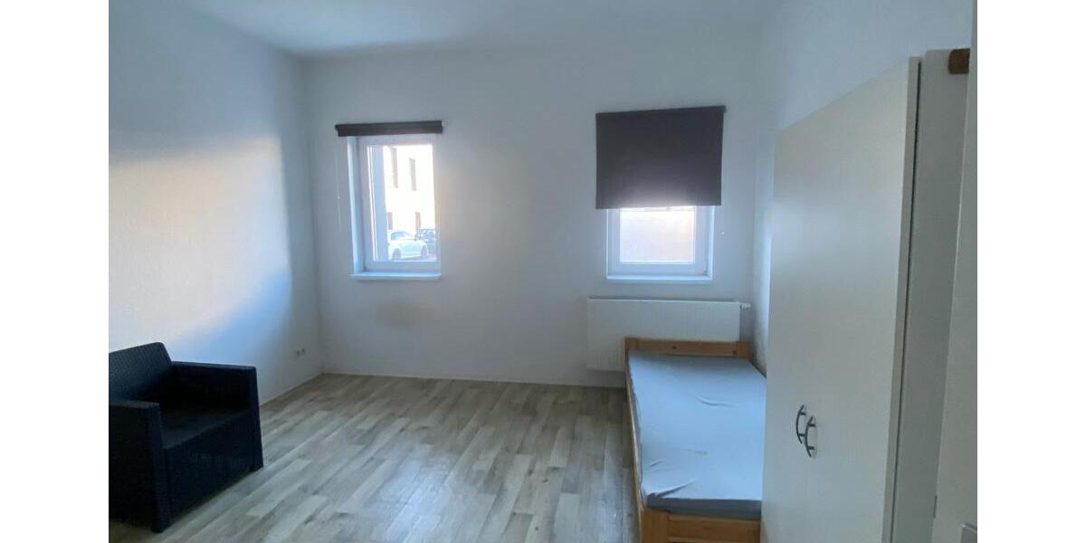 Erdgeschoßwohnung Gotha - 3 Zimmer, 100 m&sup2;, 300&euro; | Angebot:24393346