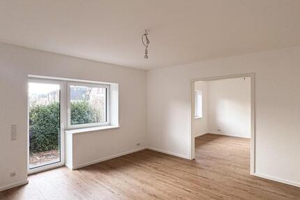 Moderne Hochparterre Terrassenwohnung mit eigenem Garten – Erstbezug nach energet. Sanierung 2 zimmer