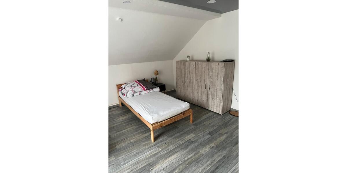 Hochparterre Arzberg - 2 Zimmer, 80 m&sup2;, 22&euro; | Angebot:26638649