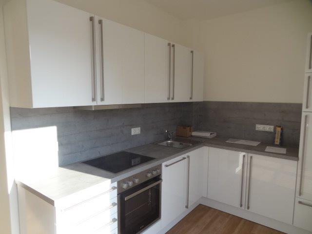 Zentrumsnah wohnen: 2-Zimmer-Wohnung mit Einbauküche, Balkon und TG-Stellplatz 2 zimmer