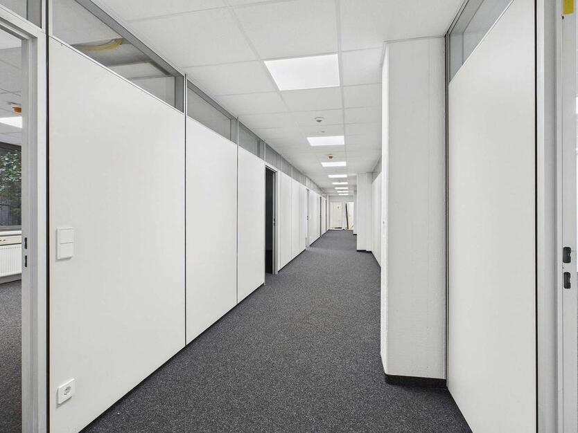 Erstbezug nach Modernisierung: Bürofläche in Stuttgart-Mitte – barrierefrei & vielseitig nutzbar. zimmer