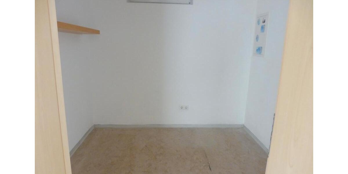 Erdgeschoßwohnung Ursensollen - 4 Zimmer, 83 m&sup2;, 650&euro; | Angebot:26110013