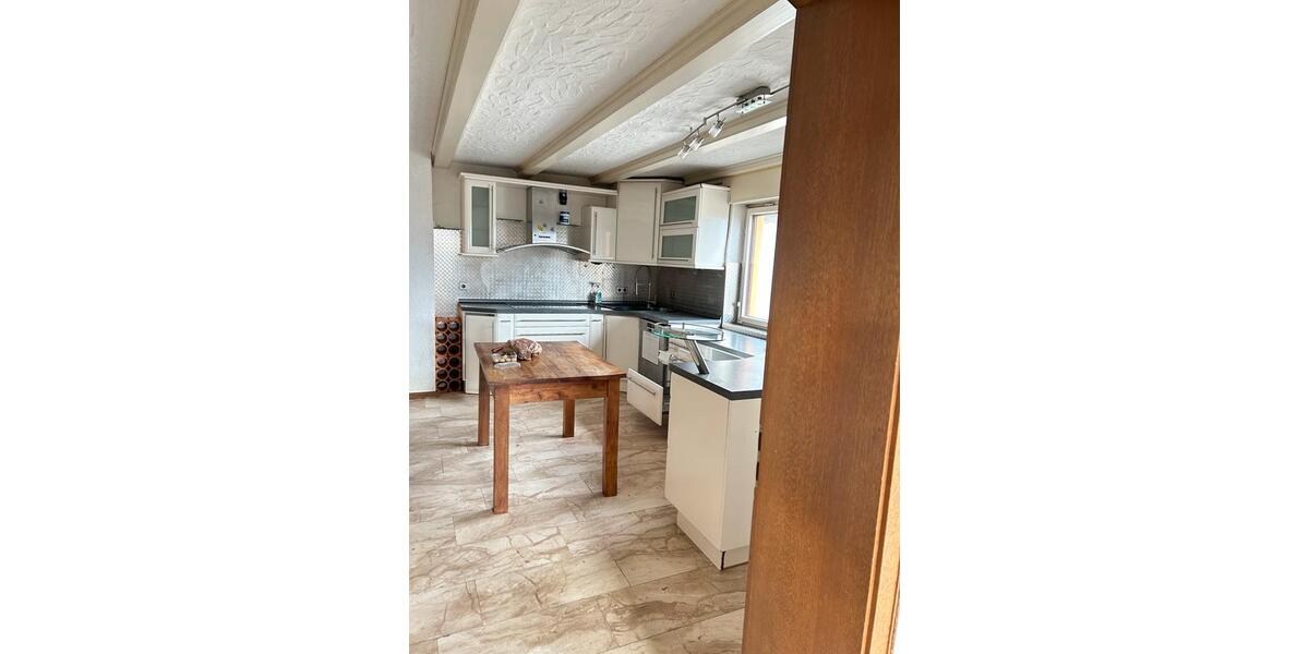 Etagenwohnung Steinmauern - 5 Zimmer, 150 m&sup2;, 1.200&euro; | Angebot:24976105