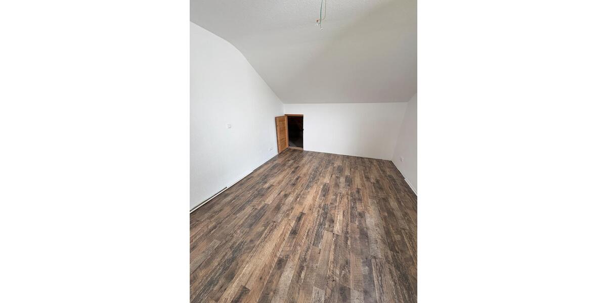 Dachgeschoßwohnung Wächtersbach - 3 Zimmer, 90 m&sup2;, 1.100&euro; | Angebot:26597615