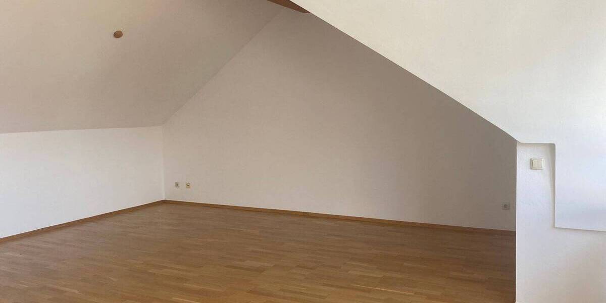 Etagenwohnung Straubing - 3 Zimmer, 97 m&sup2;, 890&euro; | Angebot:26819725