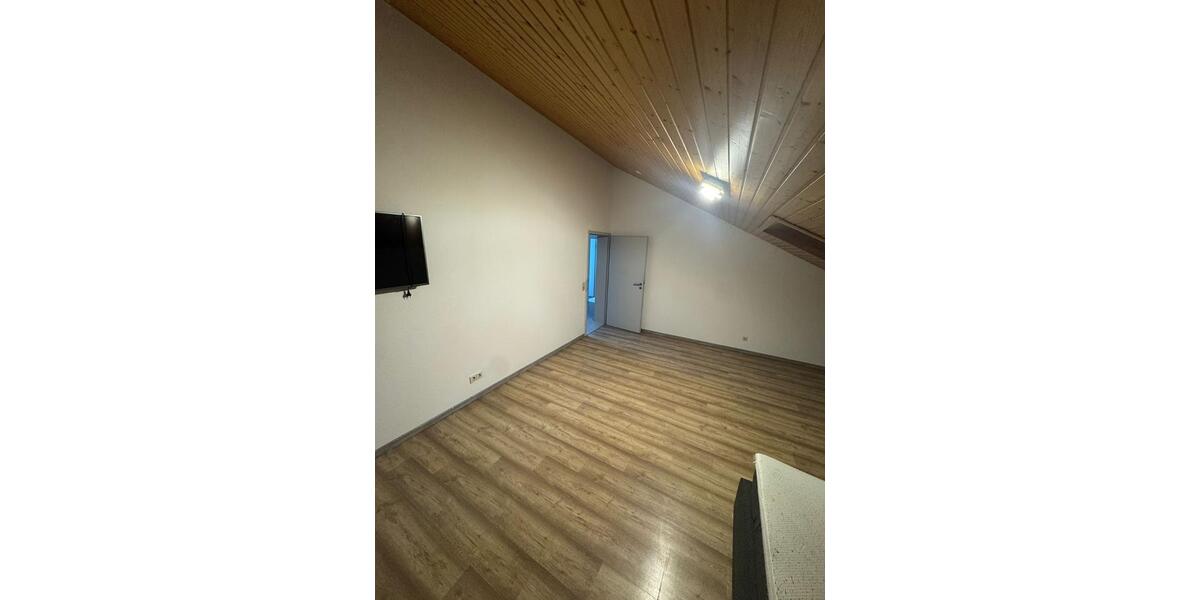 Dachgeschoßwohnung Leinfelden-Echterdingen Echterdingen - 3 Zimmer, 76 m&sup2;, 1.100&euro; | Angebot:26624331