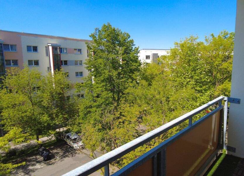 2-Raum-Wohnung mit lichtdurchflutetem 30 m² WohnZimmer, Balkon und EBK!