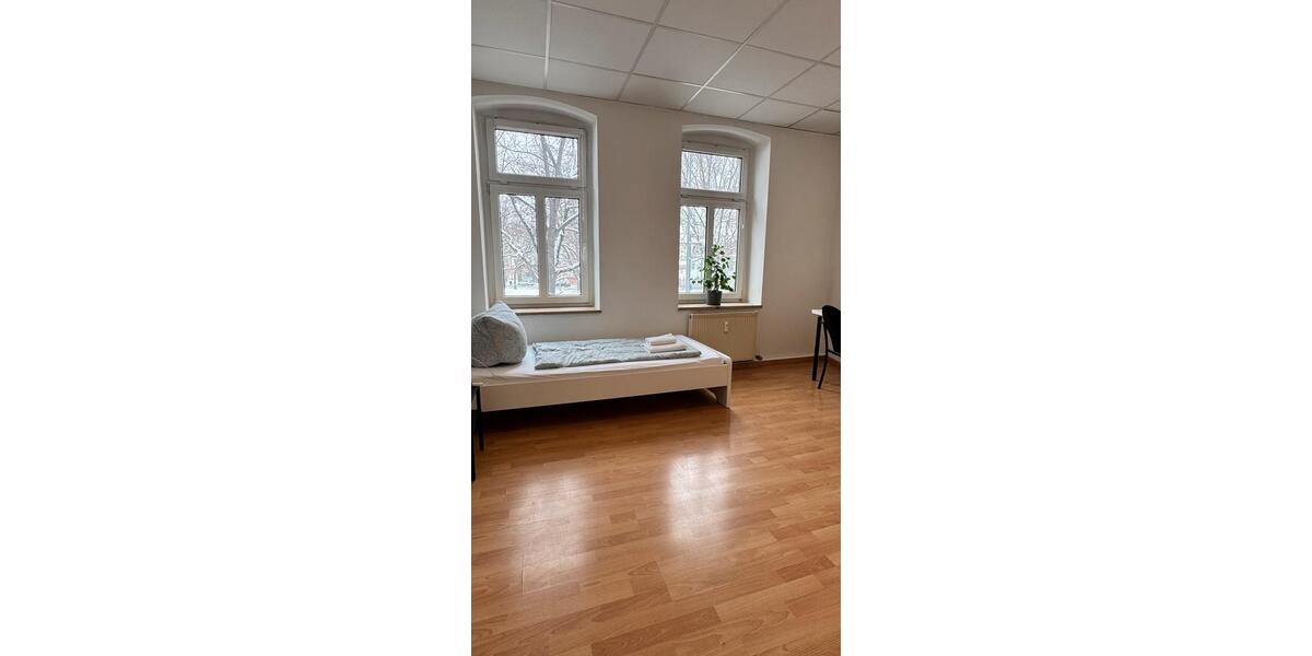 Etagenwohnung Arnstadt - 4 Zimmer, 90 m&sup2;, 1.200&euro; | Angebot:25062044