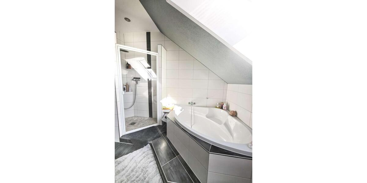 Dachgeschoßwohnung Werdau - 2 Zimmer, 56 m&sup2;, 470&euro; | Angebot:26096781