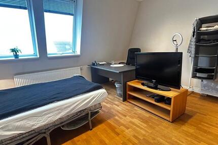 Dachgeschoss Zi.,möbliert, in Charlottenburger WG zimmer