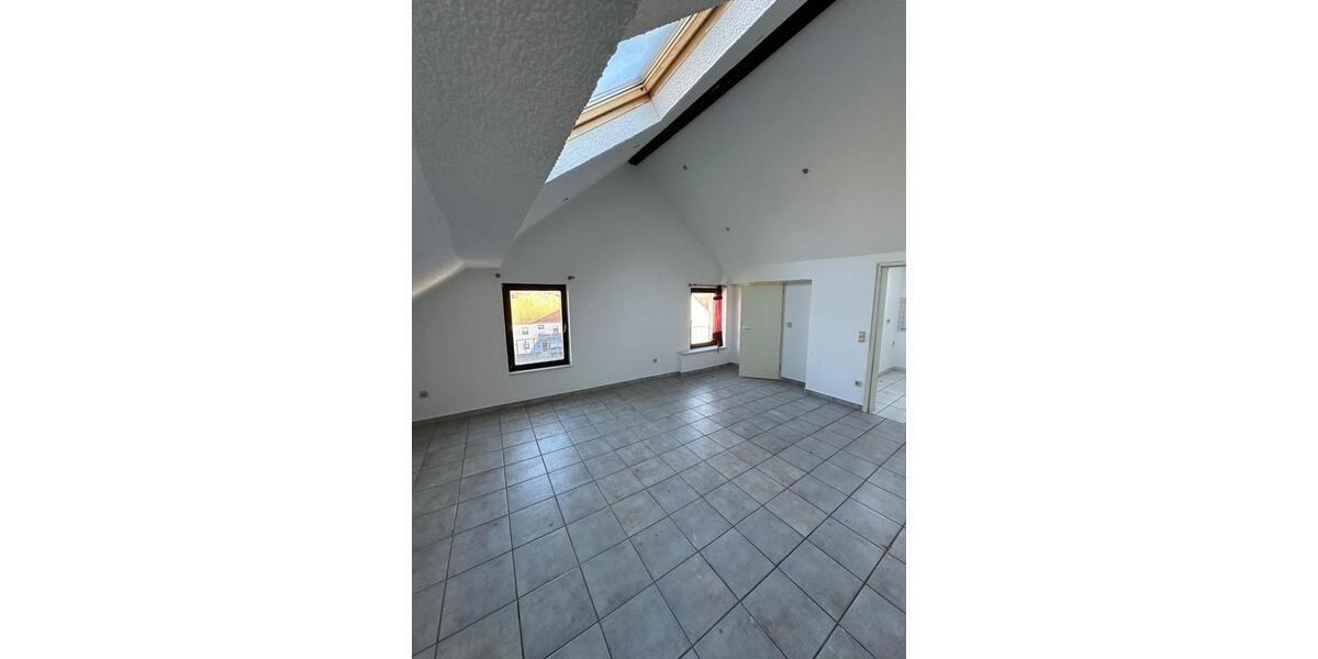 Dachgeschoßwohnung Weiskirchen - 4 Zimmer, 100 m&sup2;, 630&euro; | Angebot:25948560