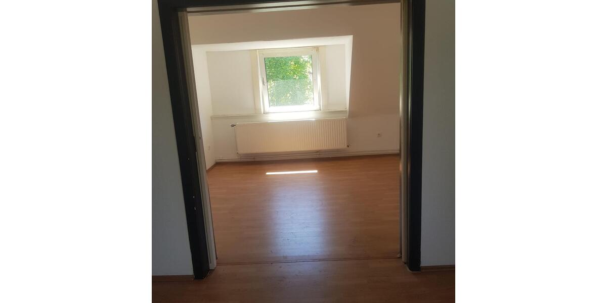 Dachgeschoßwohnung Eschershausen - 2.5 Zimmer, 90 m&sup2;, 500&euro; | Angebot:26690145