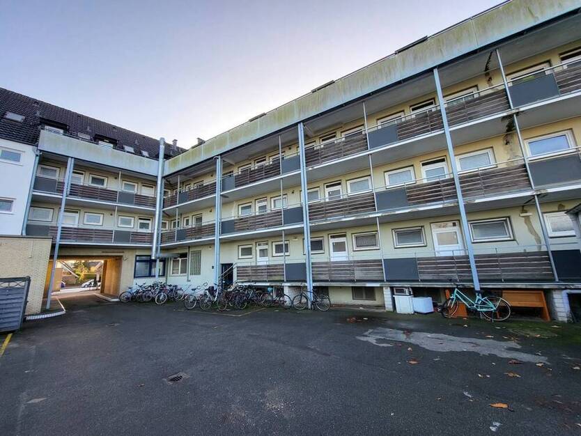 Nähe Uni: Zentrale 1 Zimmer-Wohnung mit Balkon in 23562 Lübeck - St. Jürgen, Ratzeburger Allee