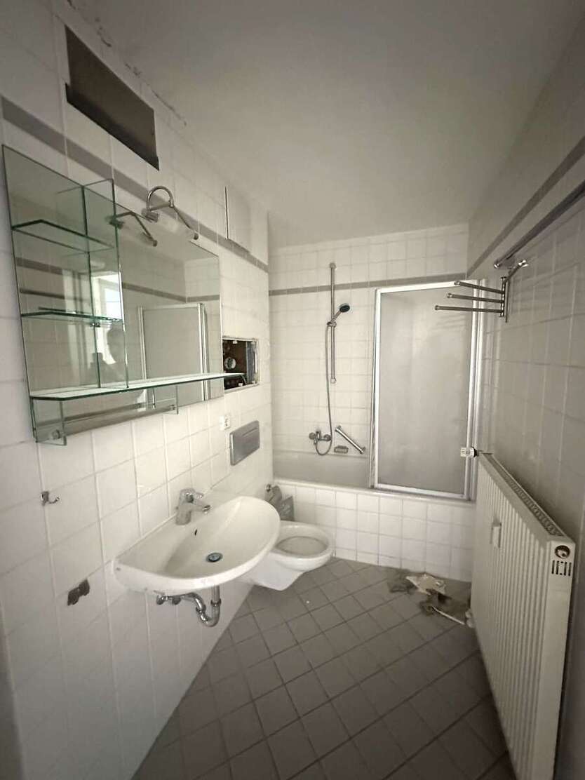 ++Aktuell in Sanierung!!! 3-RW mit Balkon und 2 Badezimmer++ 3 zimmer