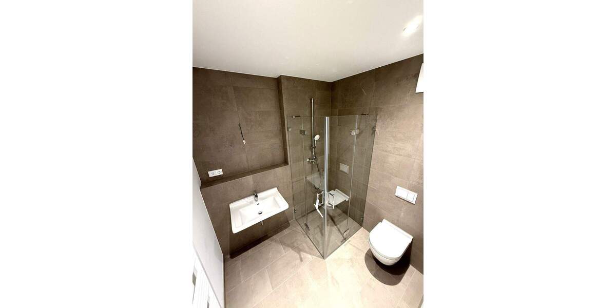Etagenwohnung Hannover Vahrenwald - 4 Zimmer, 120 m&sup2;, 1.990&euro; | Angebot:26584385