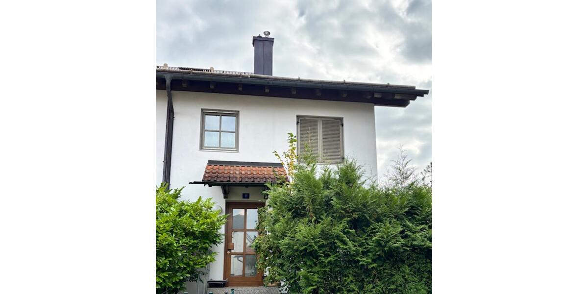 Ruhig gelegene Doppelhaushälfte mit Kachelofen und Gartenanteil 5 zimmer