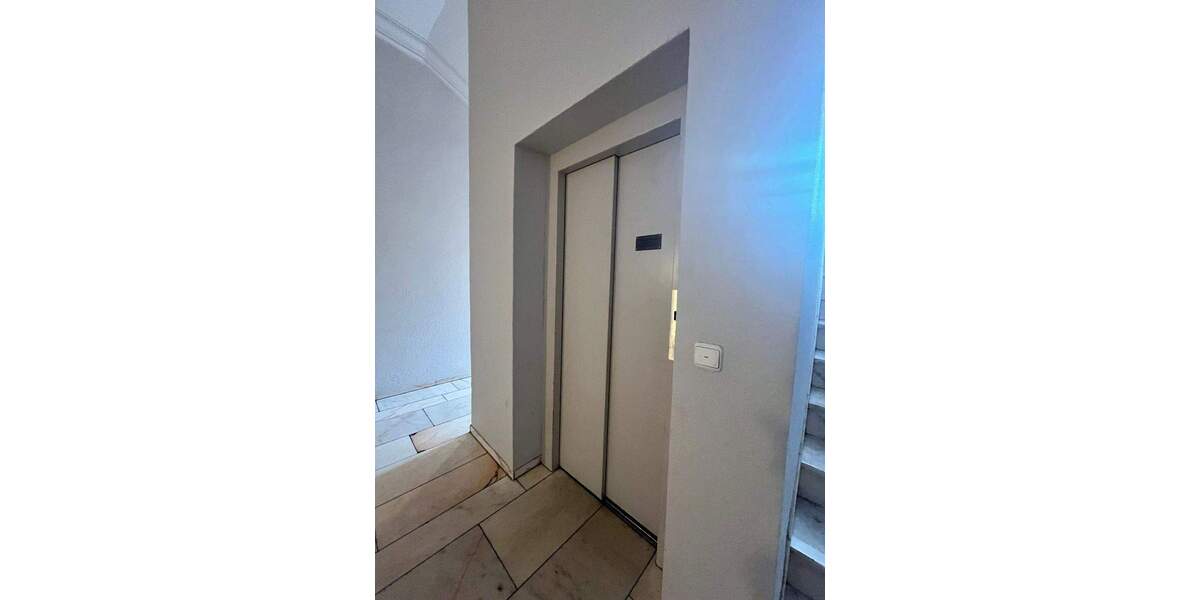 Etagenwohnung Wiesbaden Mitte - 2 Zimmer, 100 m&sup2;, 1.200&euro; | Angebot:24694226