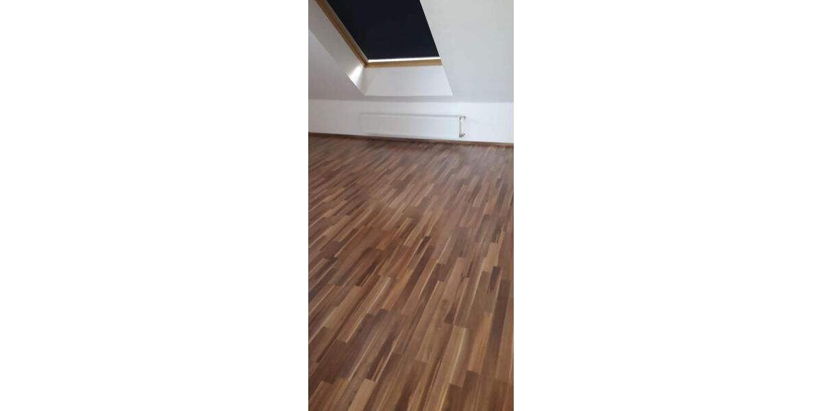 Dachgeschoßwohnung Schiffweiler - 4 Zimmer, 85 m&sup2;, 600&euro; | Angebot:23804969