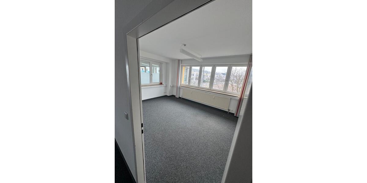 Helle Bürofläche mit Glasfront in Vierkirchen – Nähe S-Bahn zimmer