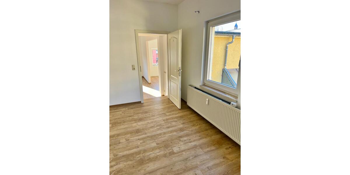 Etagenwohnung Gröditz - 3 Zimmer, 100 m&sup2;, 650&euro; | Angebot:26335100