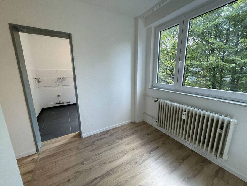 **Moderne, helle & frisch renovierte 2,5-Zimmer-Wohnung in Oberbarmen - mit Balkon & Aufzug**