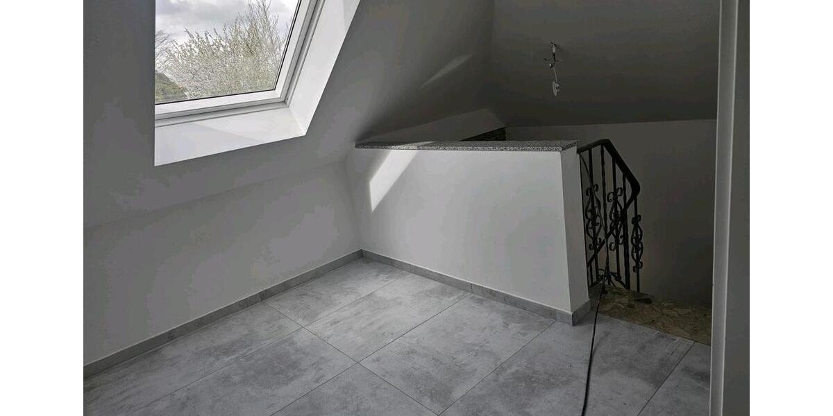 Dachgeschoßwohnung Gronau (Westfahlen) - 3 Zimmer, 110 m&sup2;, 1.200&euro; | Angebot:26426301
