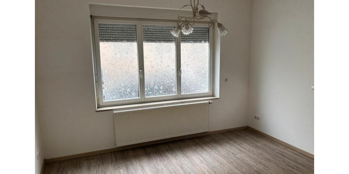 Erdgeschoßwohnung Weiden in der Oberpfalz - 3 Zimmer, 75 m&sup2;, 1.150&euro; | Angebot:25910416