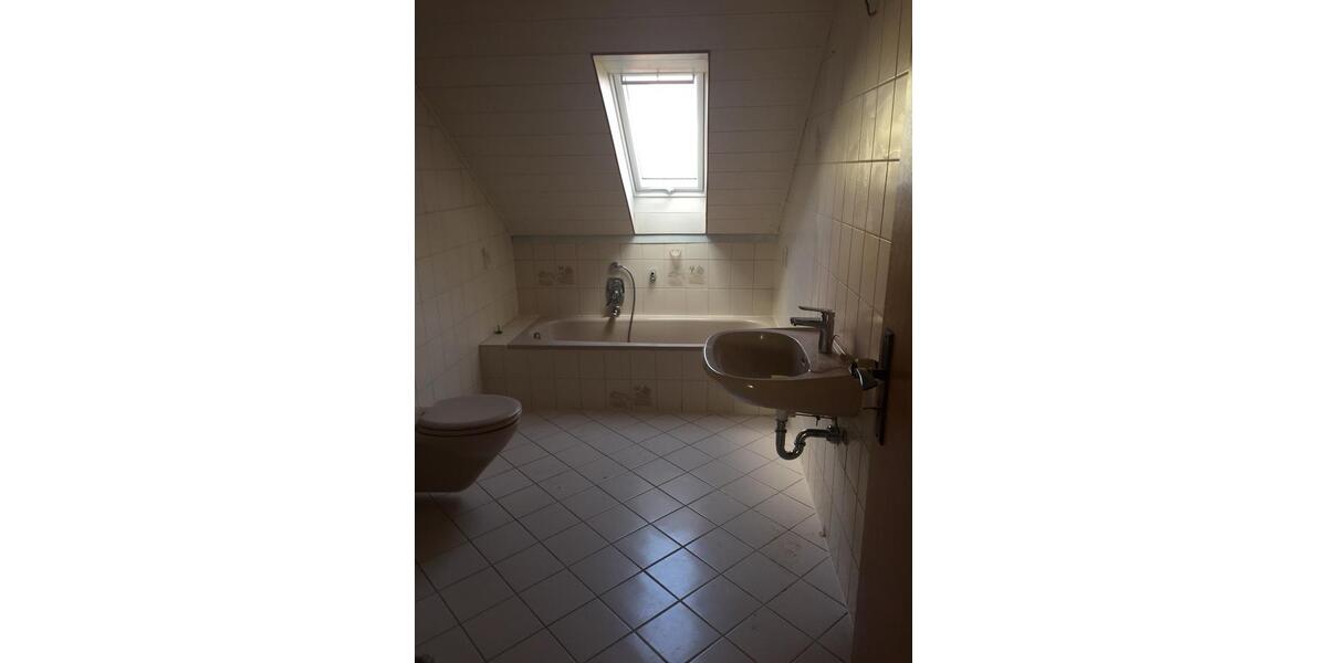 Dachgeschoßwohnung Staufenberg - 3 Zimmer, 85 m&sup2;, 1.000&euro; | Angebot:26533068