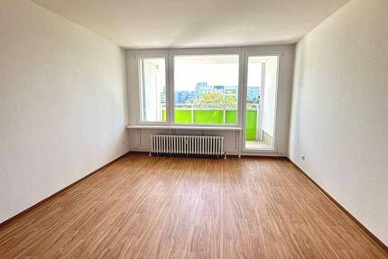 **MODERNISIERTE 3 Zimmer Wohnung MIT BALKON UND NEUEM WANNENBAD**