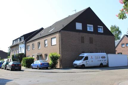 Dachgeschoß-Wohnung mit Südbalkon geeignet für PaareEinzelpeson zimmer