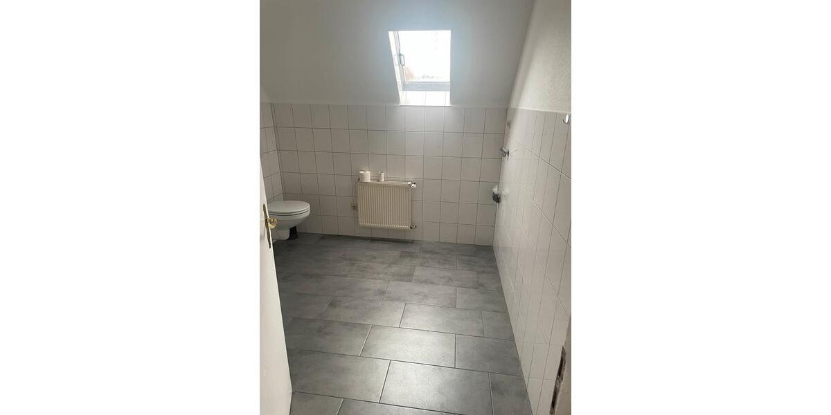 Dachgeschoßwohnung Iserlohn - 3.5 Zimmer, 80 m&sup2;, 500&euro; | Angebot:25538385