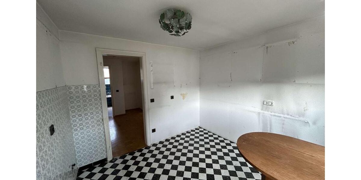 Schöne Dachgeschosswohnung in Stadtnähe 2 zimmer