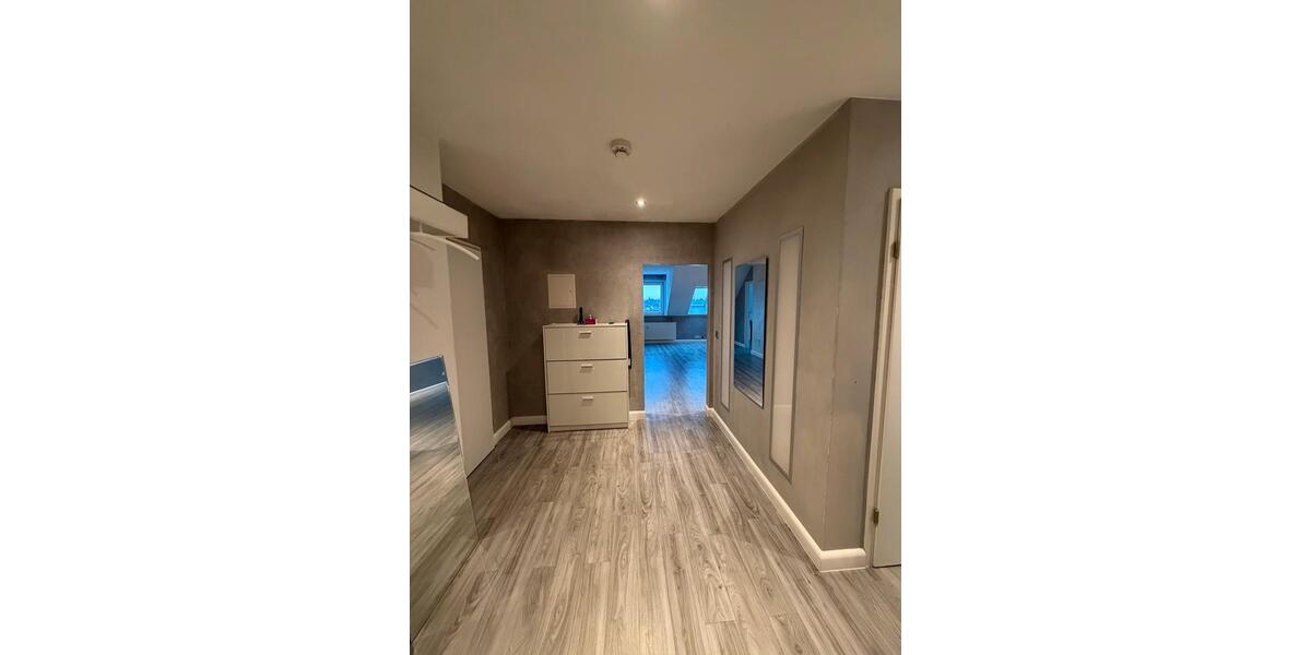 Dachgeschoßwohnung Schweinfurt Haardt - 3.5 Zimmer, 89 m&sup2;, 1.100&euro; | Angebot:26110048