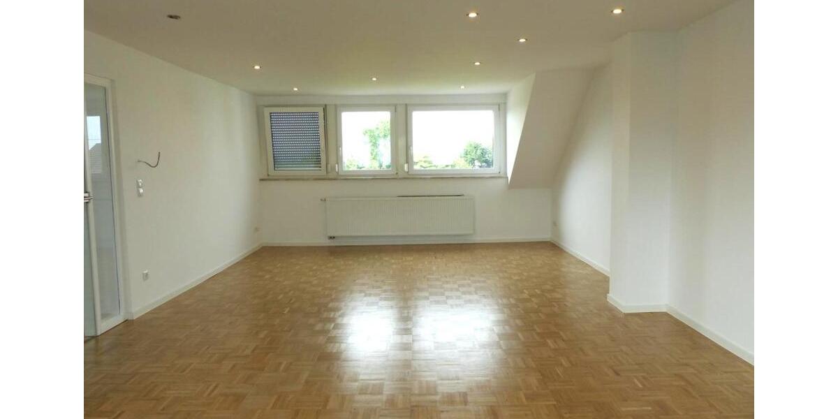 Helle, modernisierte 3-Zimmer Wohnung im DG mit Garage 3 zimmer