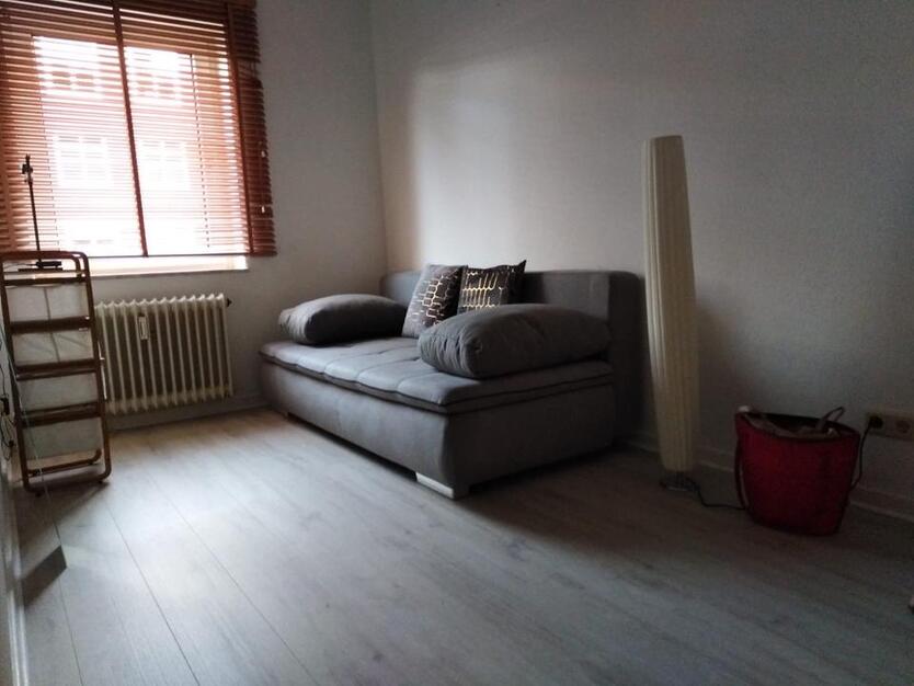 Frauen WG Angebot in Hamburg zentrale Lage 12 qmKüche und Bad zimmer