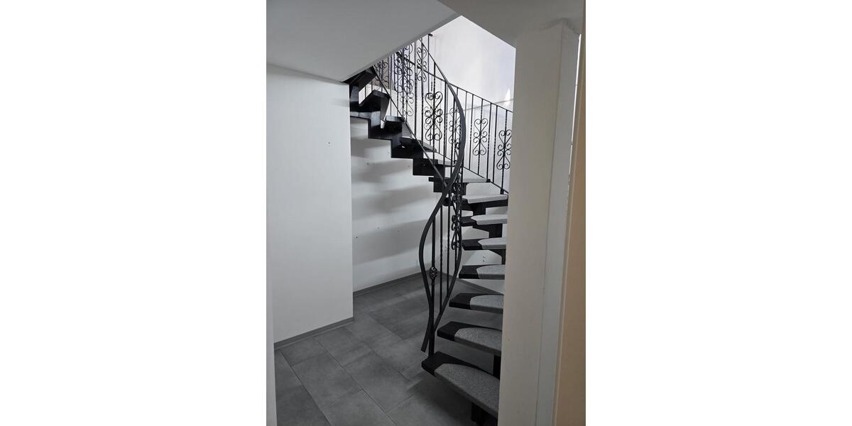 Dachgeschoßwohnung Emden - 3 Zimmer, 100 m&sup2;, 1.200&euro; | Angebot:24785331