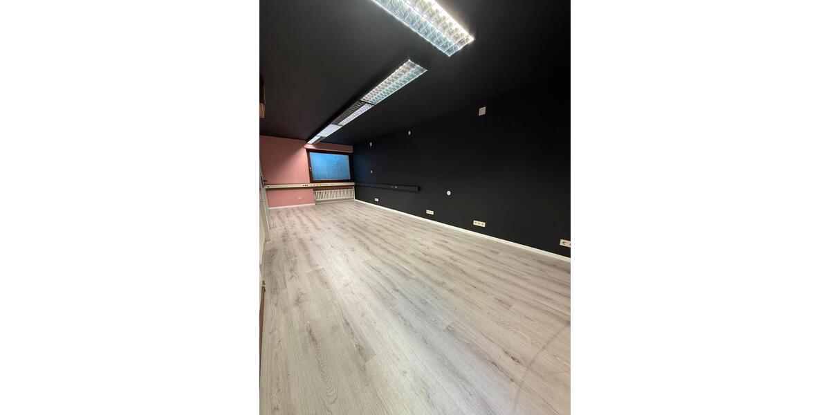 Erdgeschoßwohnung Bad Königshofen im Grabfeld - 5 Zimmer, 160 m&sup2;, 1.000&euro; | Angebot:19351823