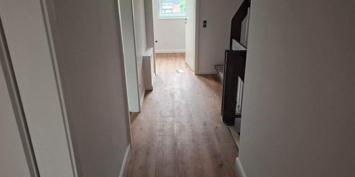 Doppelhaushälfte Quickborn - 5 Zimmer, 127 m&sup2;, 2.300&euro; | Angebot:23952098
