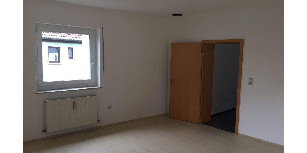 Helle und große 3,5 Zimmer-Wohnung im Zentrum von Weisendorf 3 zimmer