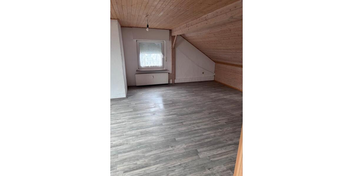 Dachgeschoßwohnung Büren - 3 Zimmer, 70 m&sup2;, 525&euro; | Angebot:25174349
