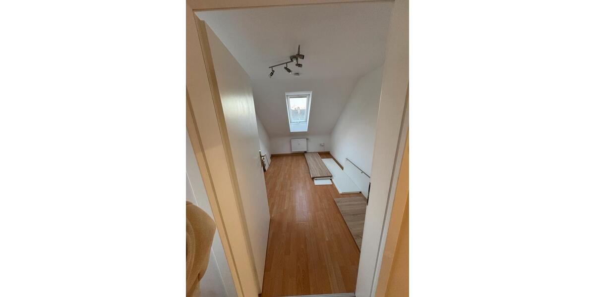 Dachgeschoßwohnung Ingolstadt Nordost - 2 Zimmer, 14 m&sup2;, 450&euro; | Angebot:26551189