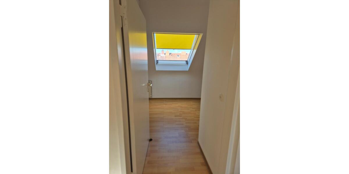 Dachgeschoßwohnung Saarbrücken West - 3 Zimmer, 50 m&sup2;, 400&euro; | Angebot:25298087