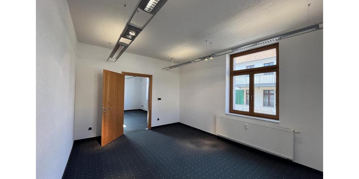 Erdgeschoßwohnung Schönebeck (Elbe) - 4 Zimmer, 135 m&sup2;, 1.350&euro; | Angebot:25900172